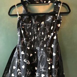 Pin up girl dress B&W